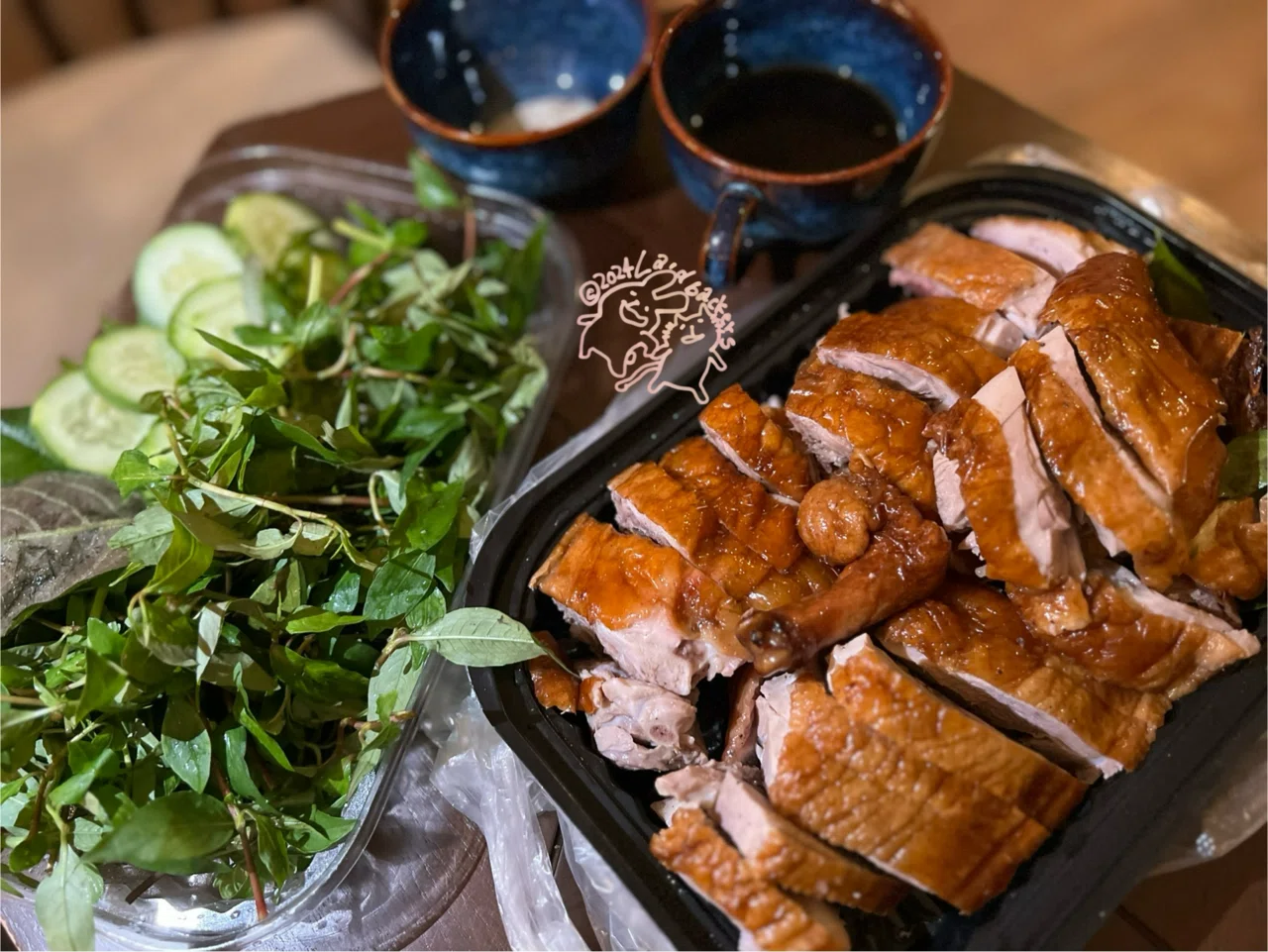 アヒルと子豚の丸焼きで贅沢お部屋ディナー！ぷりぷりジューシーで悦