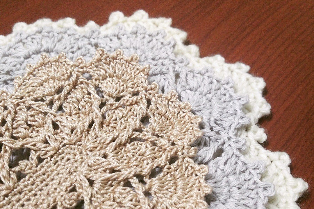 【74】☆*.ミリ.*☆専用　ハンドメイドレース編み　楕円の大きめのドイリー 74】☆*.ミリ.*☆専用 ハンドメイドレース編み 楕円の大きめの