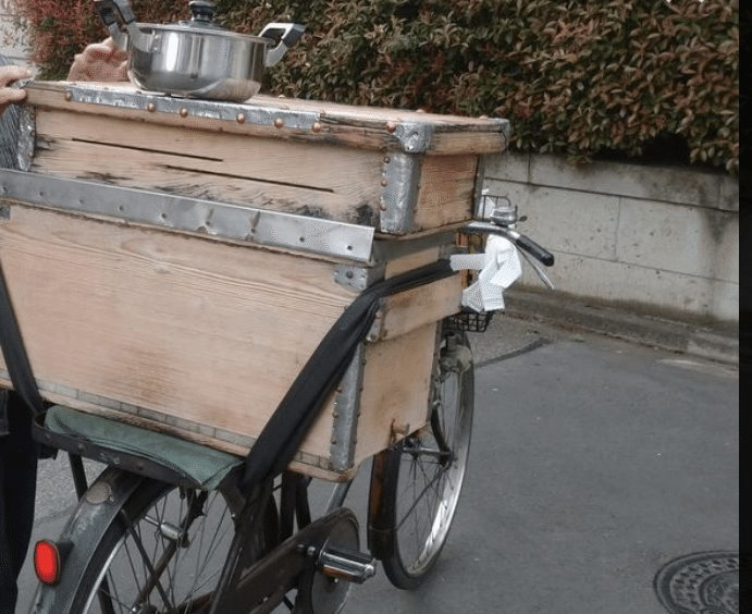 豆腐屋　ラッパ ラッパを吹きながらリヤカーを引き豆腐を売る「豆腐屋あこ」 - 葛飾