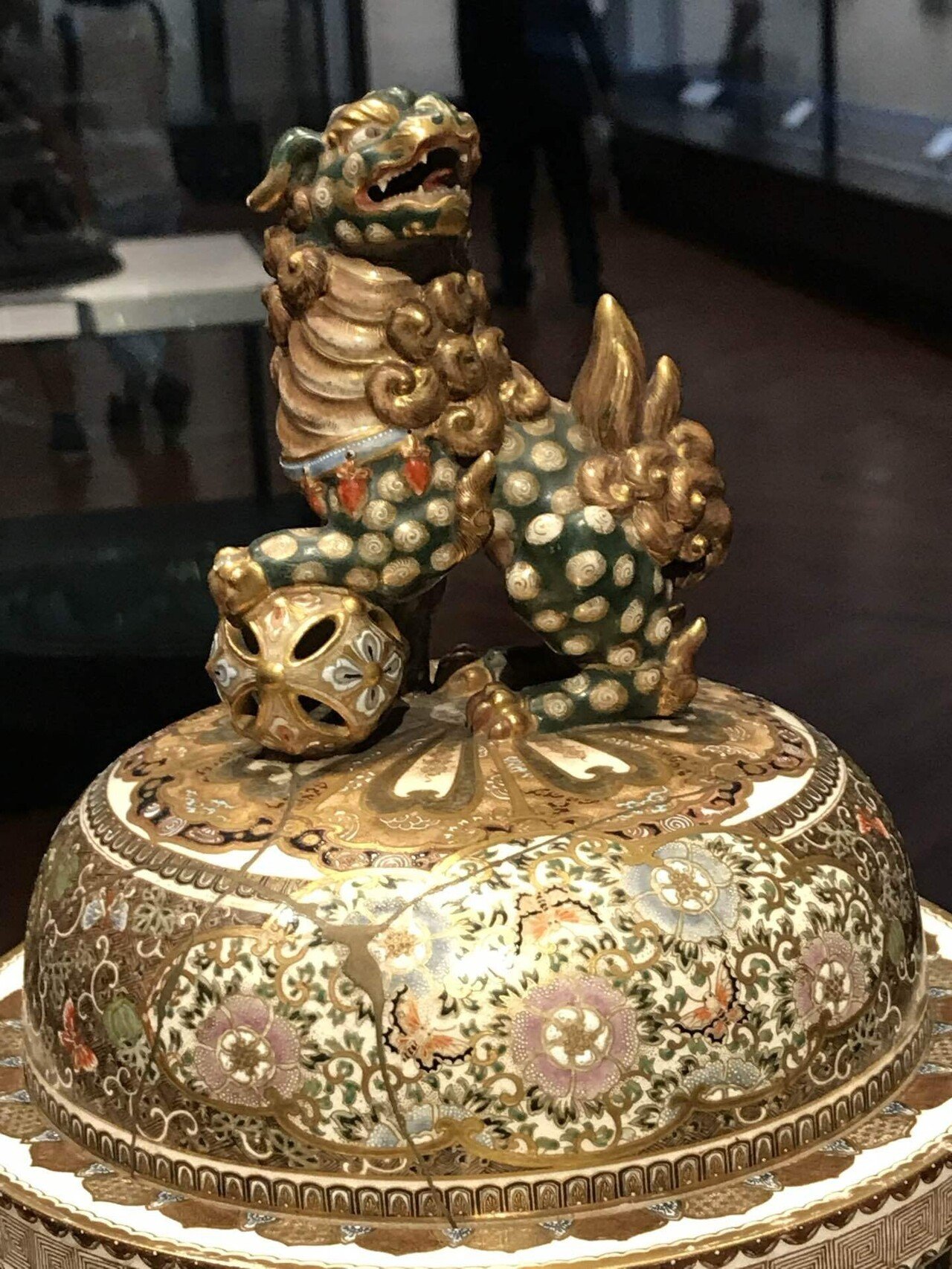 東京国立博物館で錦光山宗兵衛作「色絵金襴手鳳凰文飾壺」がご覧 東京国立博物館で錦光山宗兵衛作「色絵金襴手鳳凰文飾壺」がご覧