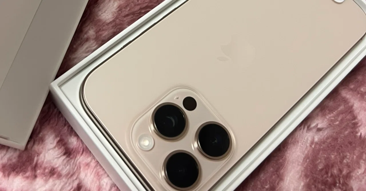 発売日に届いたiPhone16proが28日目の朝に突然壊れた話｜sui