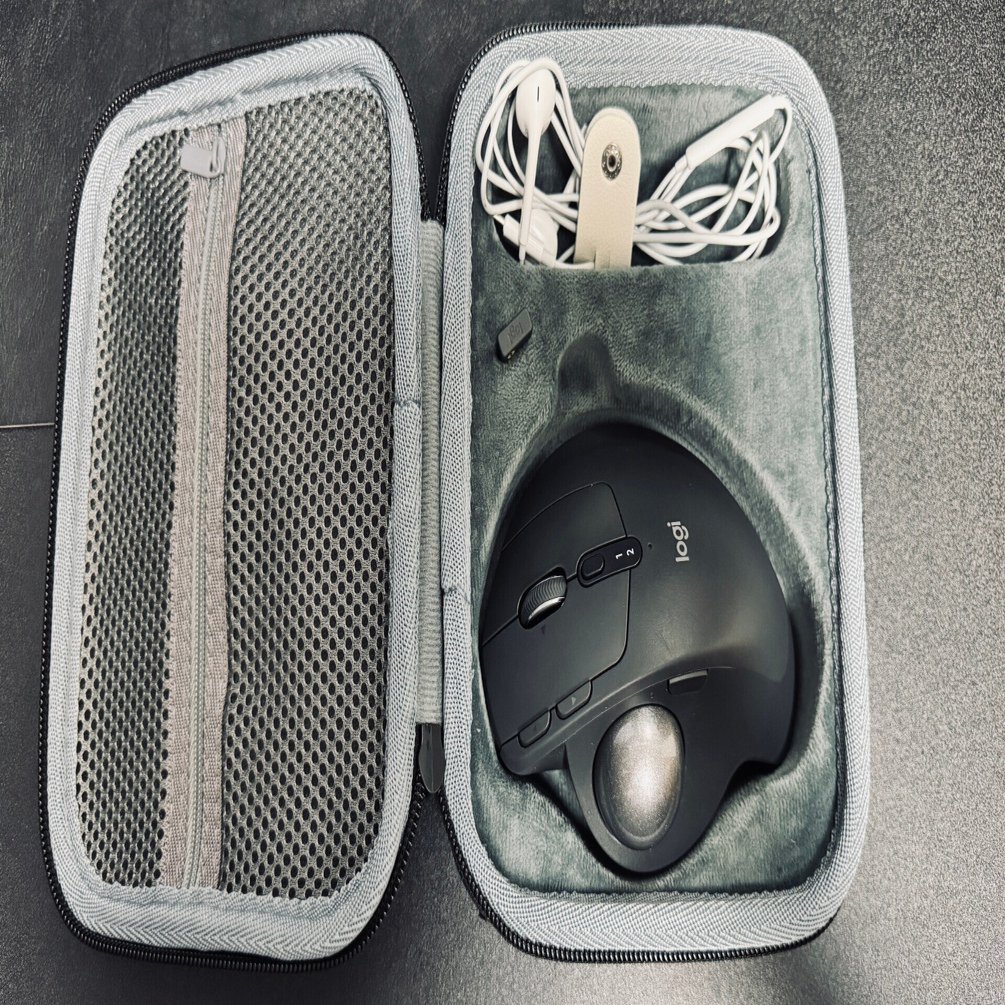 これで持ち運びも安心。Logicool MX ERGO S 専用ハードケース｜ヨーケ