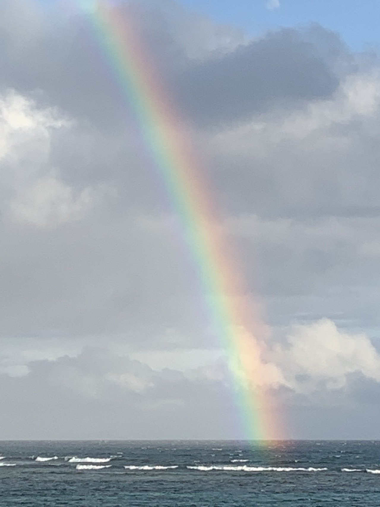 海の上の虹 くっきり しっかりパワフルな虹 自分で作っている世界なのに 陶酔して悲しみに暮れて相手を憎んでみたり 好きだったのね 思い出にスリスリ 虹のように爽やかに消えていけ この思い ゆかりん Note