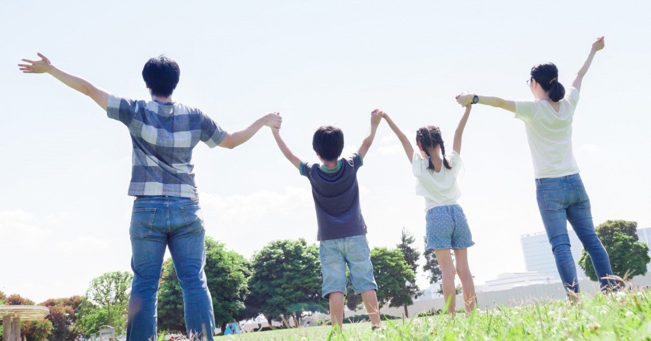 絵に描いたような幸せ家族 に見える 1年のまとめ写真 Nana Note