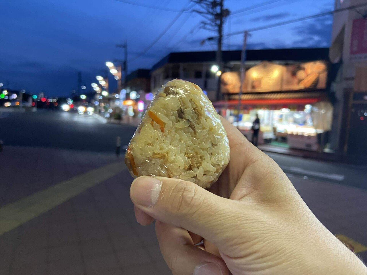 具1.2倍の鳥五目おにぎり「和菓子店あけぼの三隆 」【西武線秋津〜JR