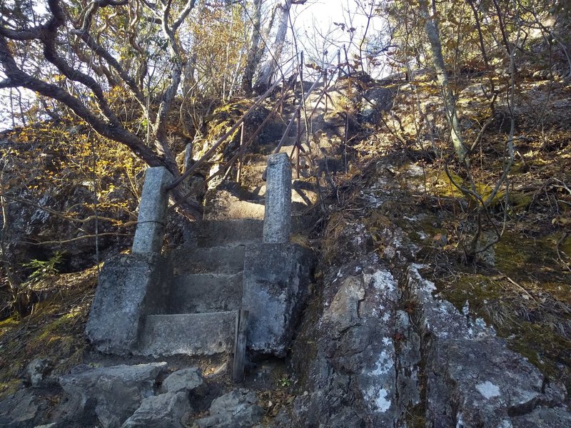 20191118三峯神社6奥宮最後の階段