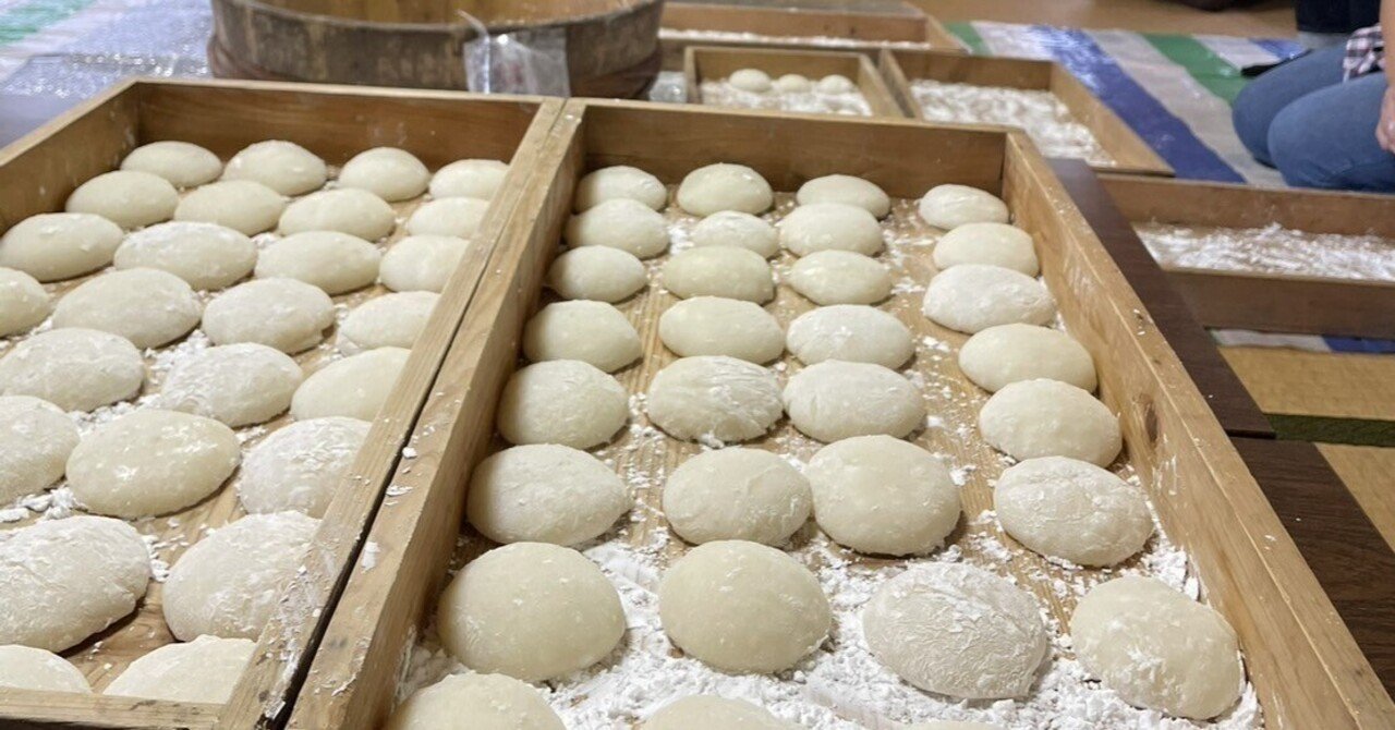 集落で杵と臼を使って餅つき！｜風の谷の里