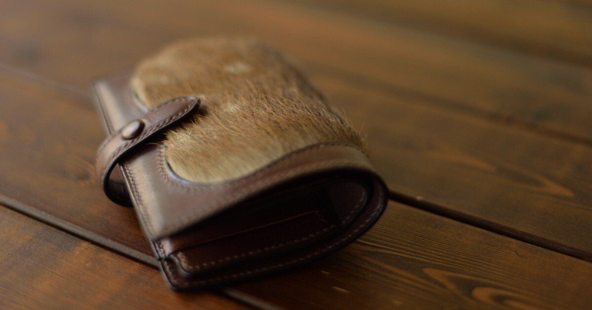 鹿の毛皮を纏った財布｜ReiLeather