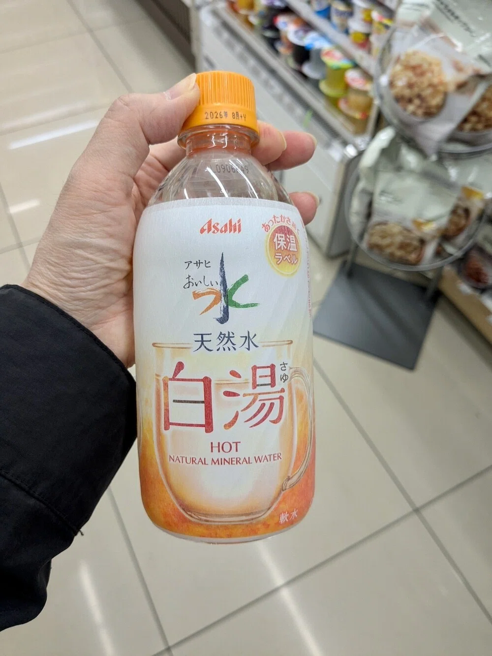 うわさに聞いていたホットのミネラルウォーター＝「白湯」に本日邂逅