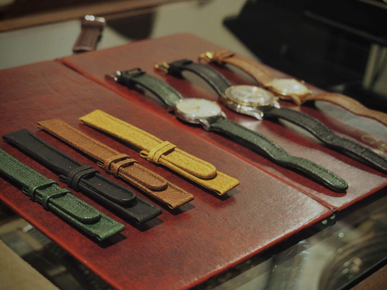 OMEGAシーマスターにふさわしいレザーストラップを。Axiom(アクシオム