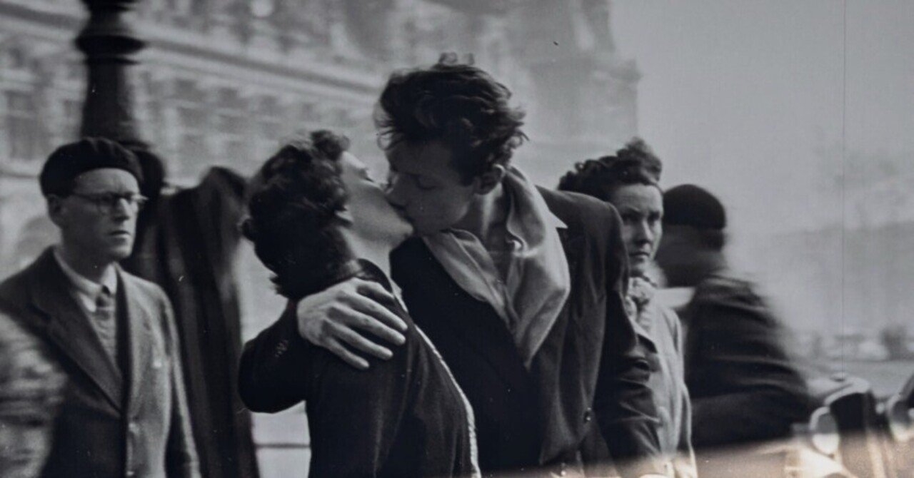 演出された、そのキスって本当にロマンチック？ | ドアノーの愛した