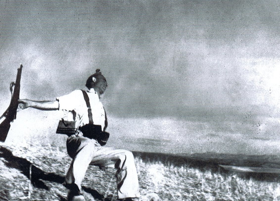 Amazon.co.jp: ポスター ロバート キャパ 崩れ落ちる兵士 1938年
