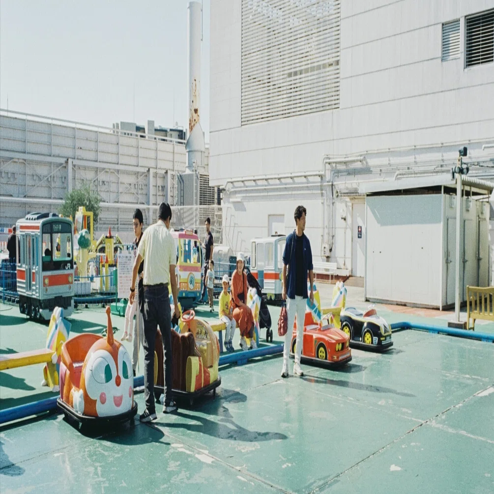 古き良きデパート屋上のミニ遊園地｜Mizuki Tanaka