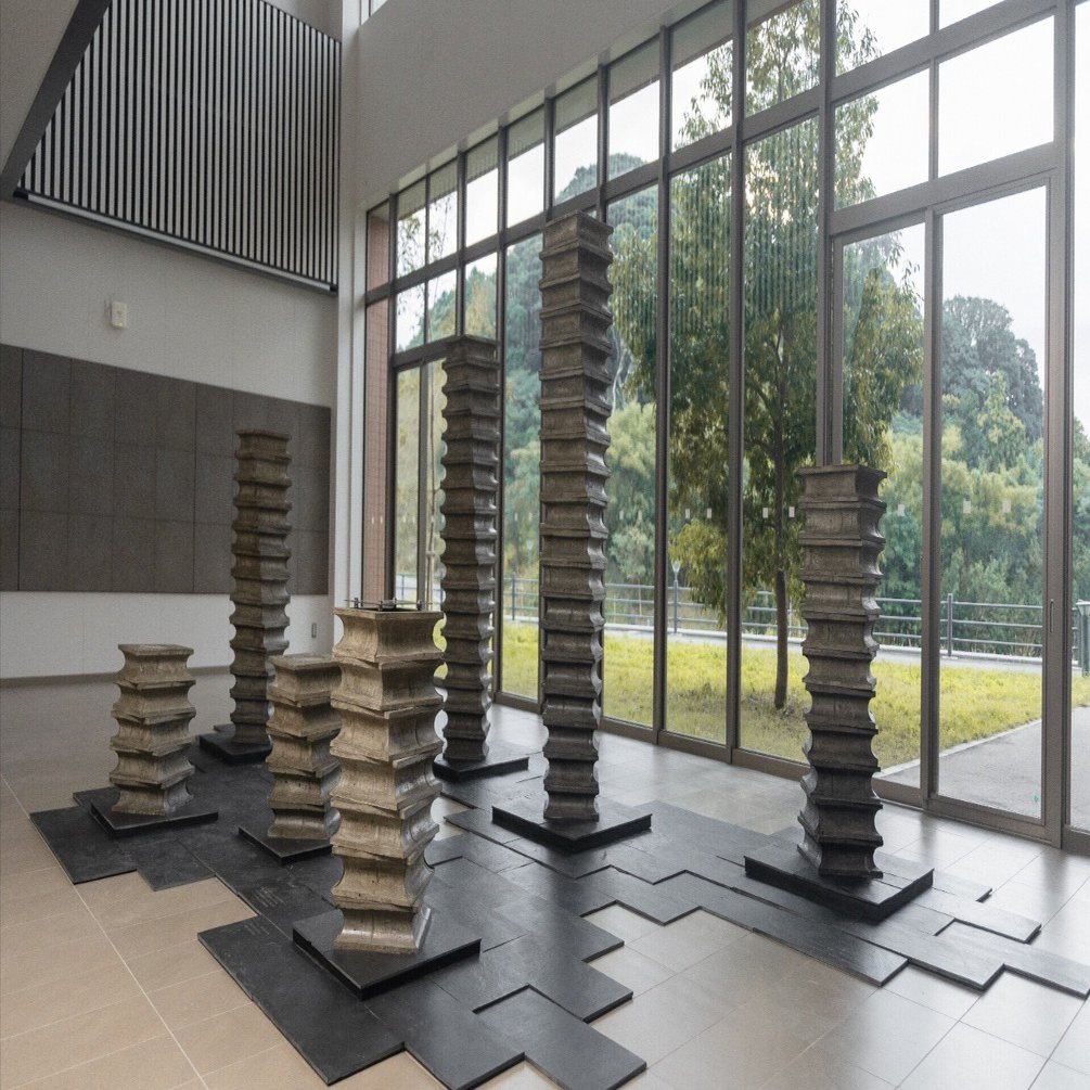 詩×彫刻「待ち合わせ」｜九州大学法文学部100周年記念モニュメント