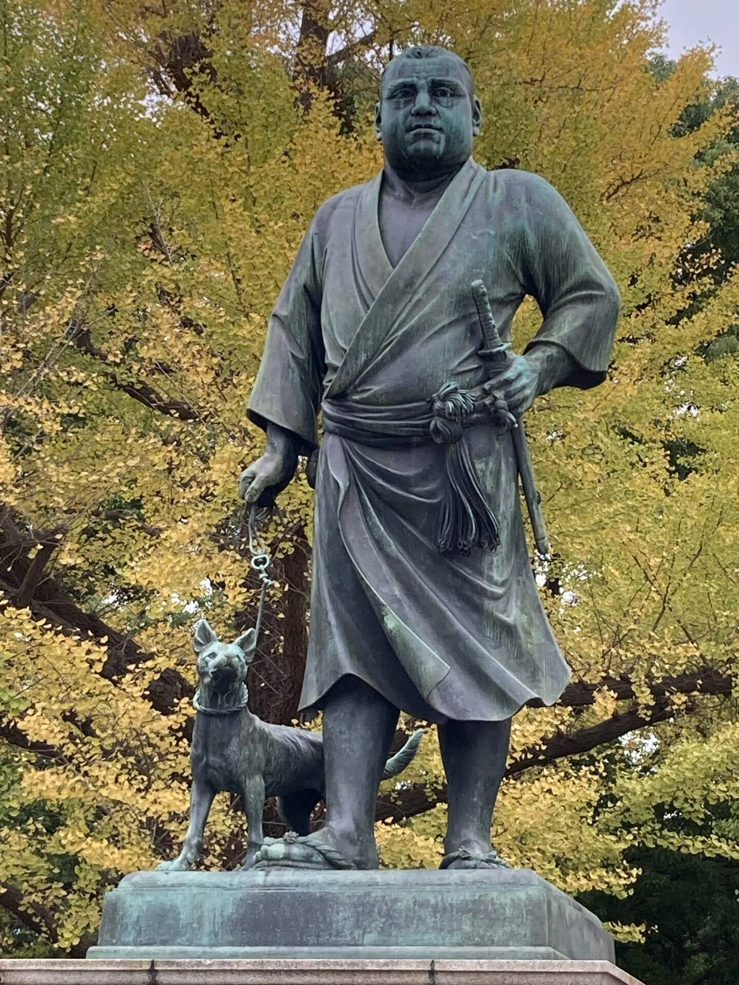 上野の森の銅像ごっこ｜M夫人