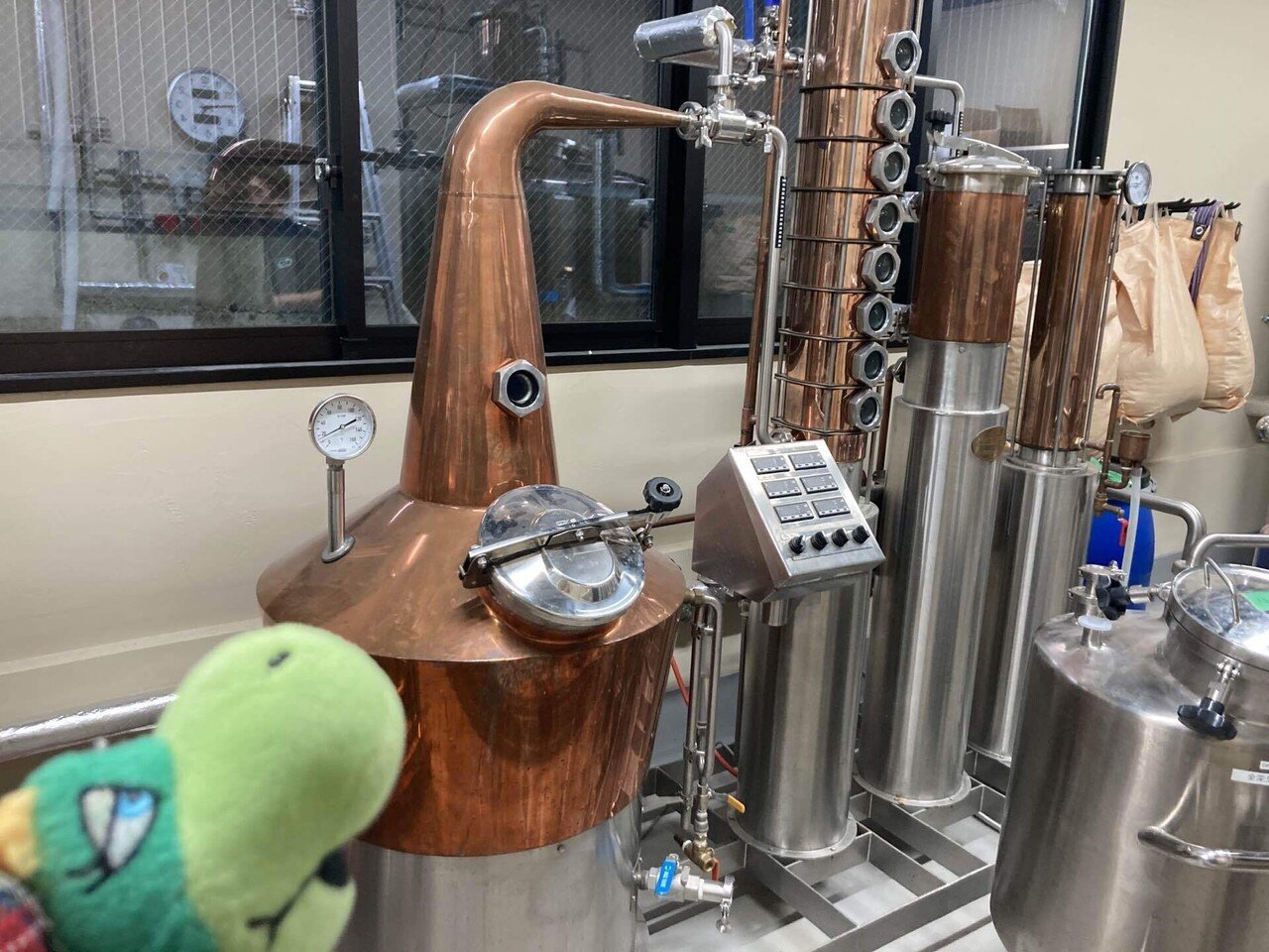 ネッシーさんはじめてのジン造り！ 【vol.001 野沢温泉蒸留所