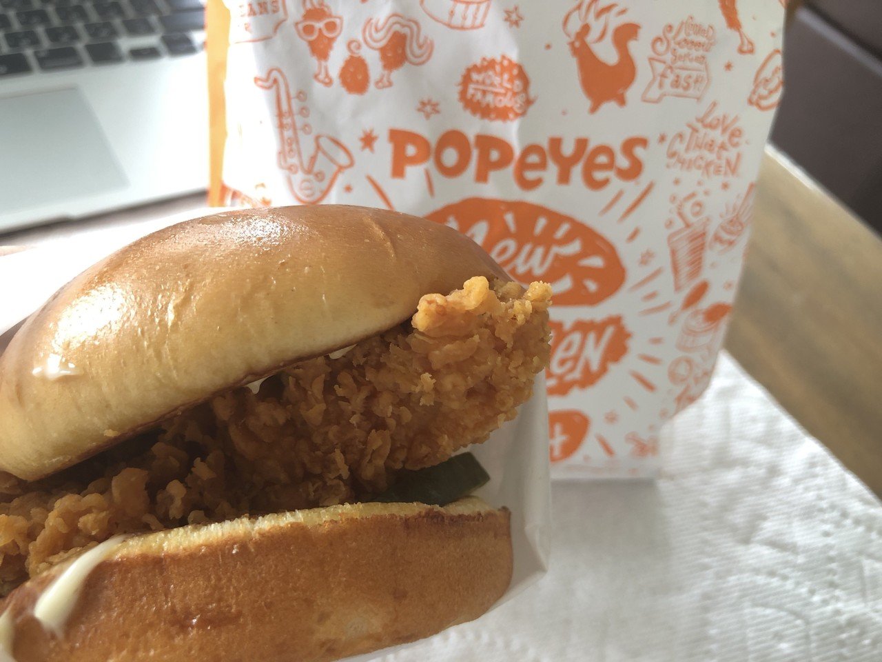 Popeyesのチキンサンドをたずねて三千里｜ハリ坊