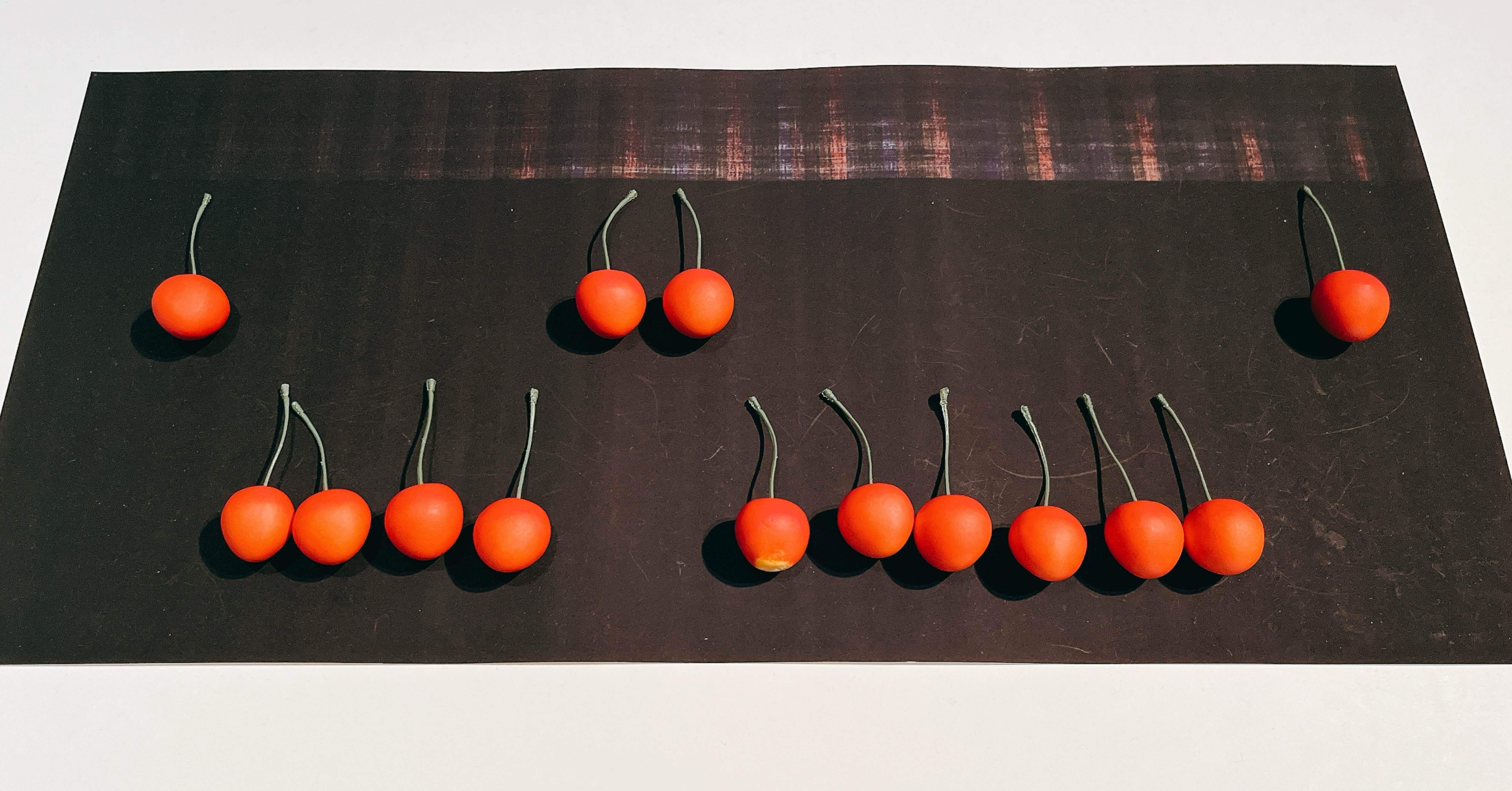 黒と色彩の重なり「黒の中の色彩―カラーメゾチントを探る」ミュゼ浜口