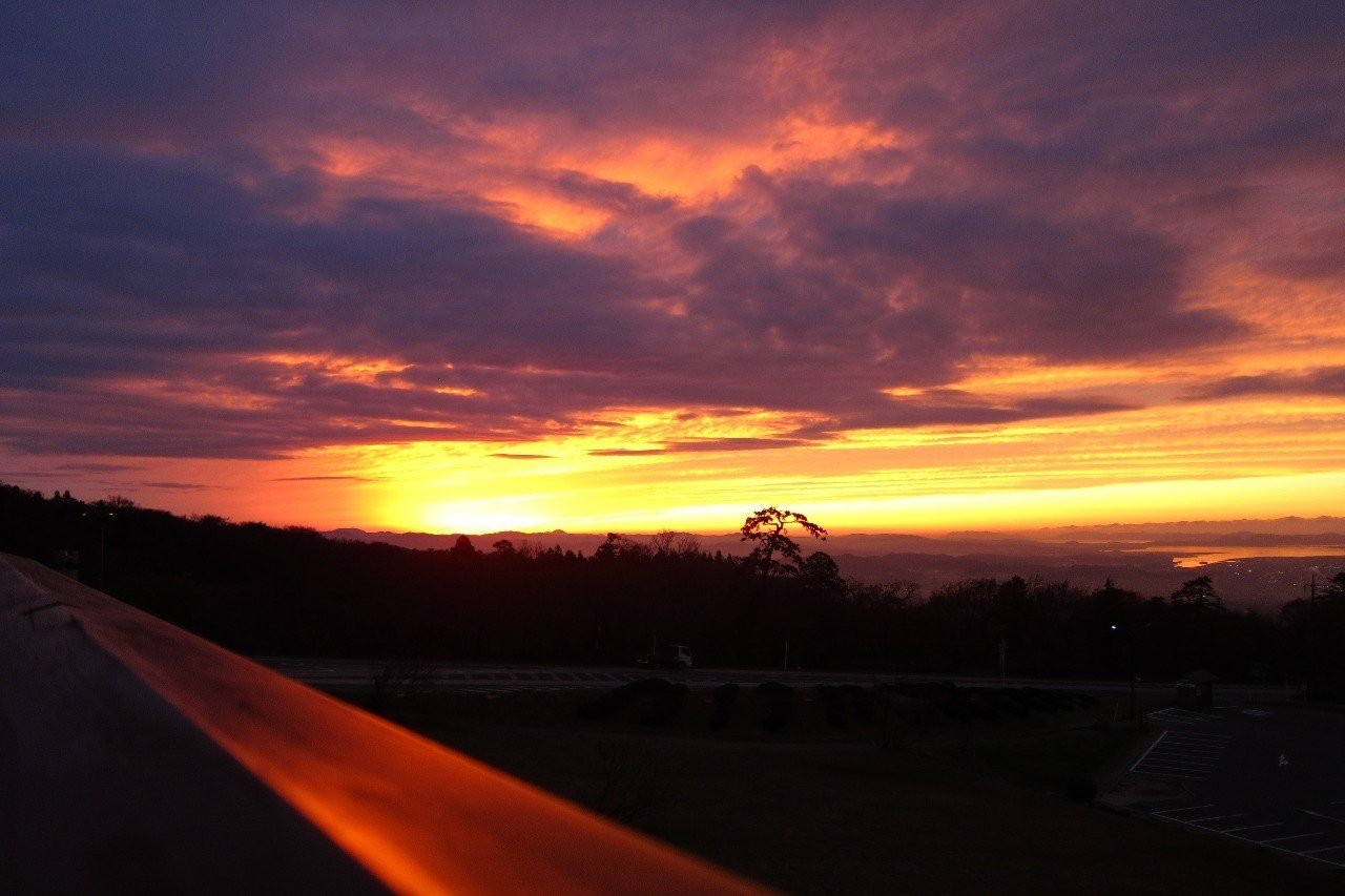 夕日を眺める。｜大山ゲストハウス寿庵