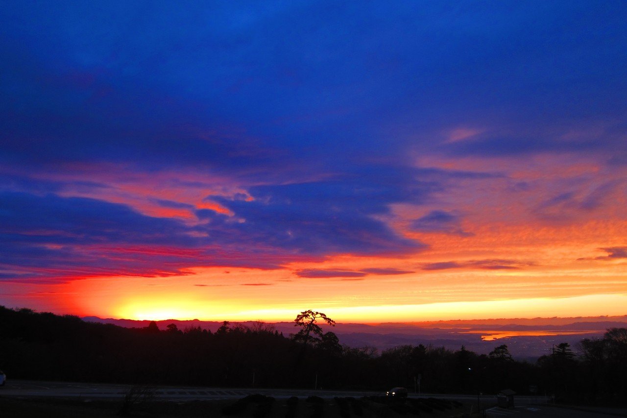 夕日を眺める。｜大山ゲストハウス寿庵