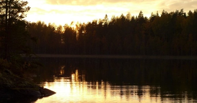 フィンランドのコテージで湖と共に過ごす　【1color／colorful_travel】
