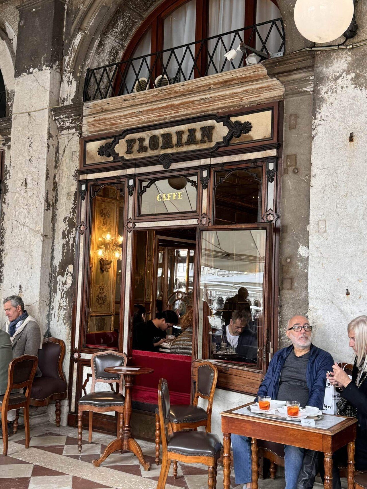 ヴェネツィア、世界最古のカフェへ行く！｜ヨーコJAPAN