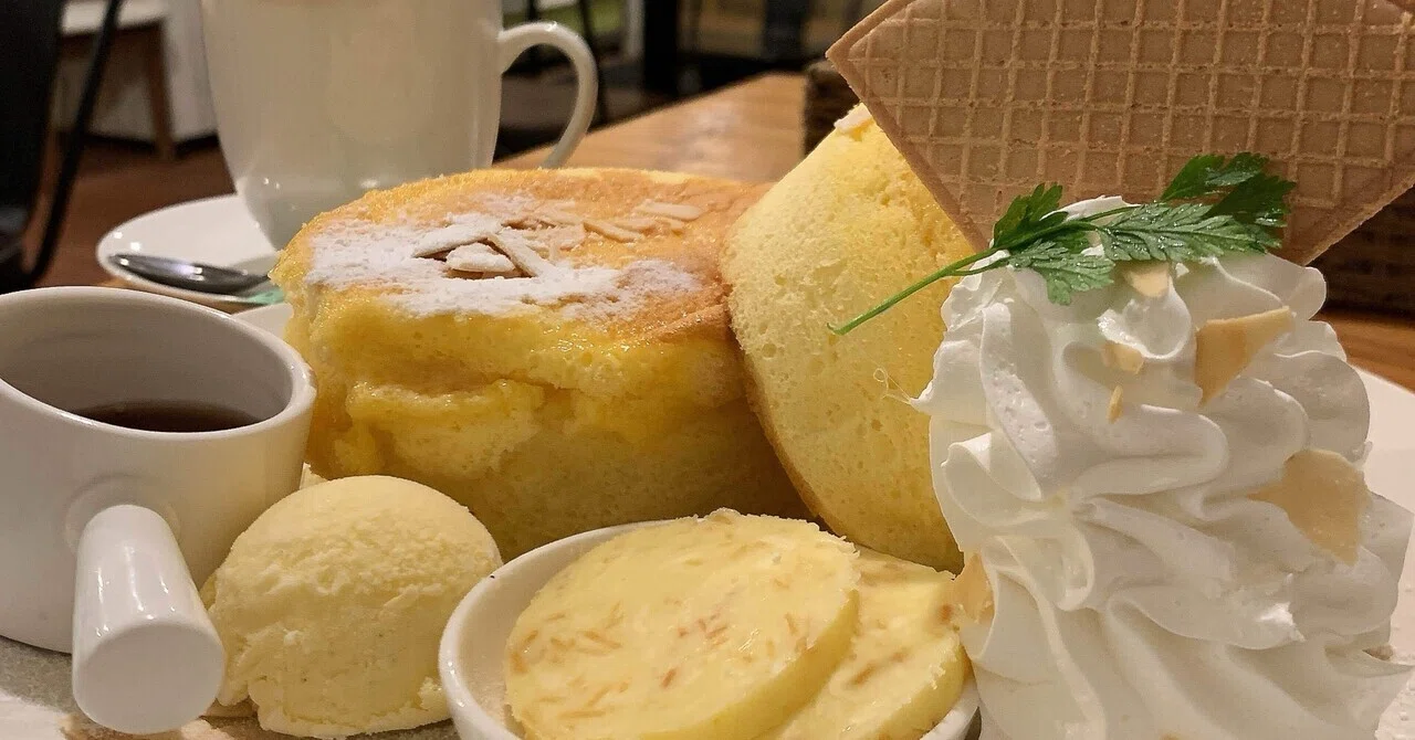 老いた胃に詰め込むふわふわパンケーキ自慢（Fuwattoまるやま