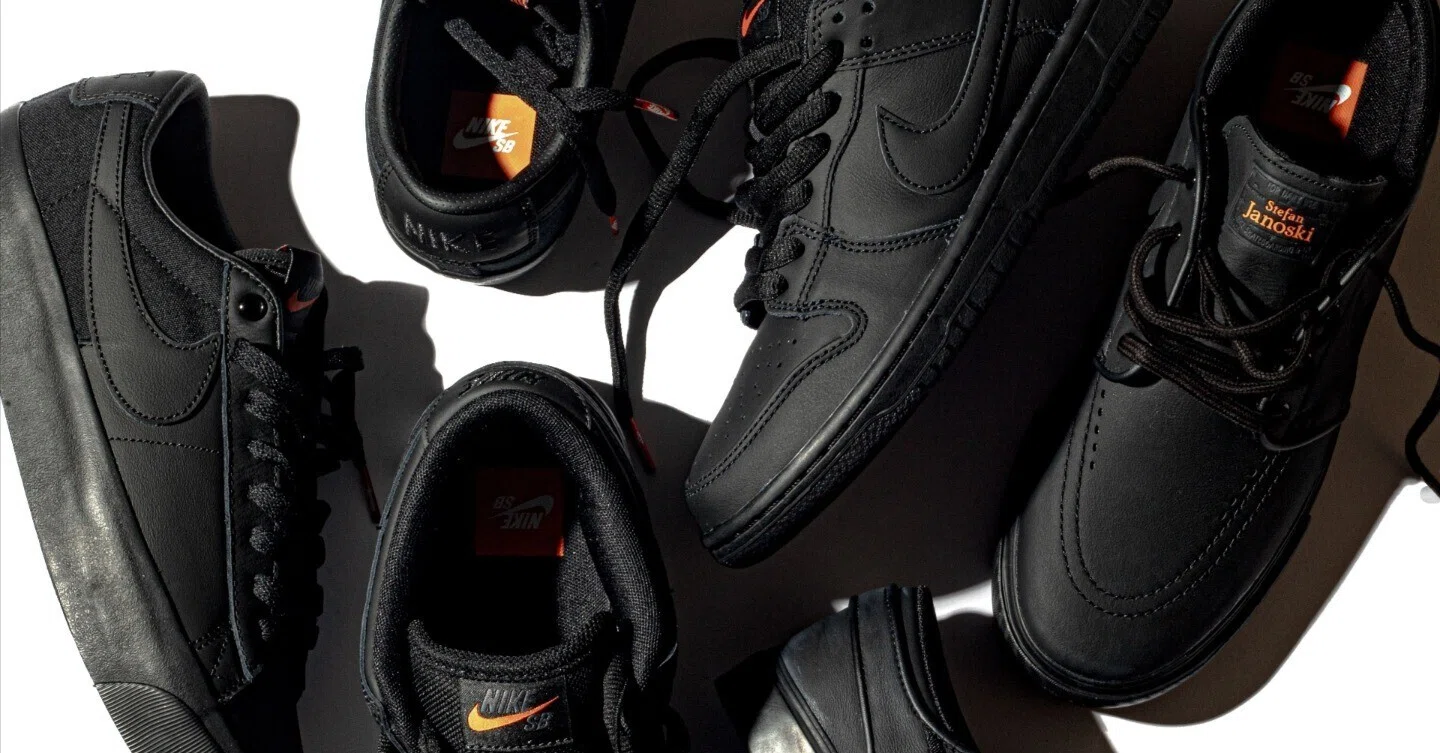 ［美品］NIKE SB LUNAR 28cm スノボブーツ ブラック/オレンジ オレンジの夕日に照らされるオールブラックのNIKE SBシューズ