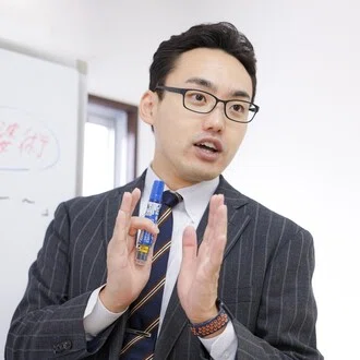 教育アドバイザー　徳永秀和