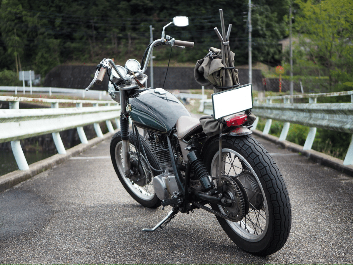 僕のSR400に棒が付きました【シーシーバー】｜はねんたたけいてぃん