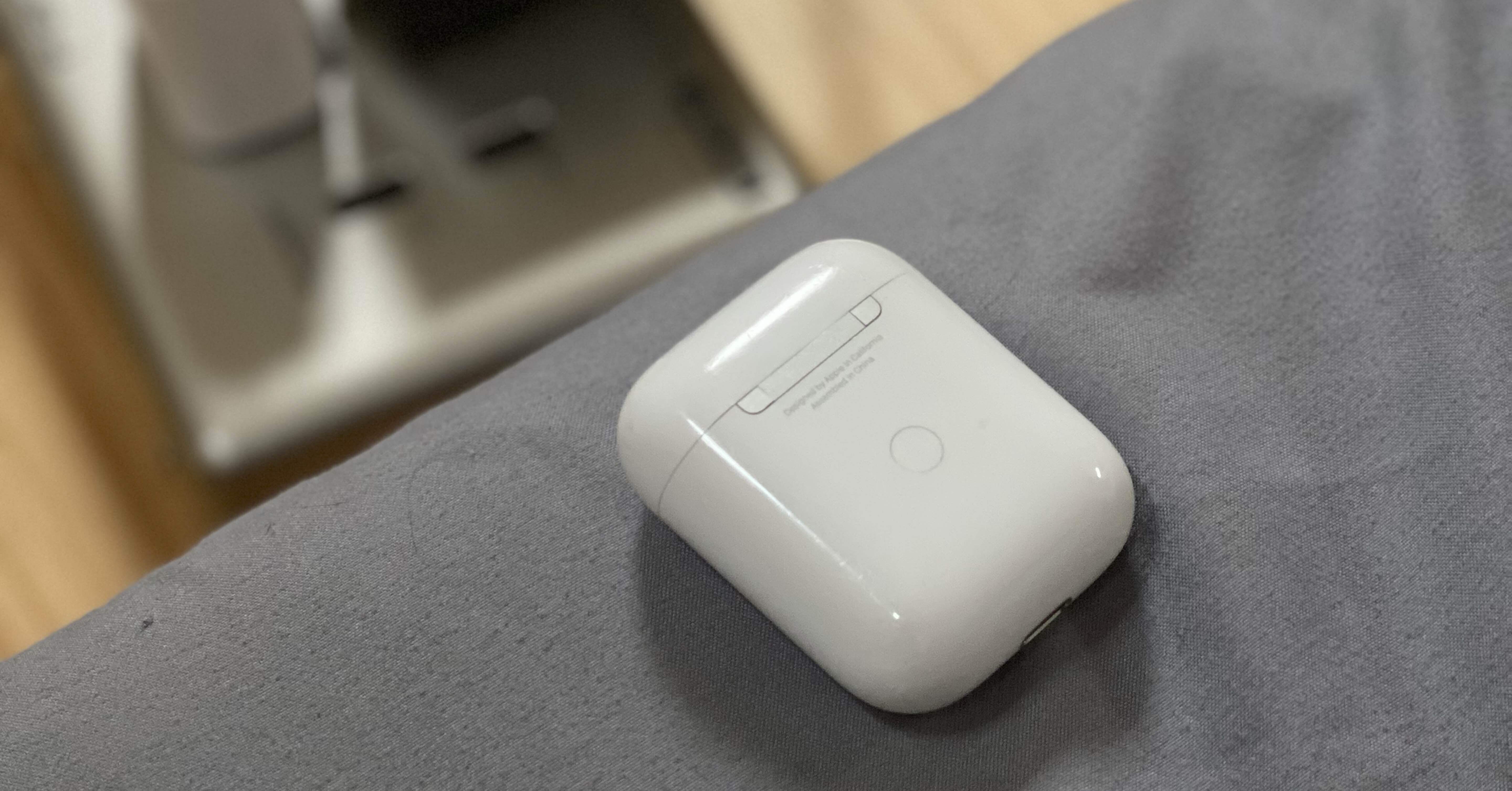 わたしの妻（AirPods）は左きき｜服と猫。