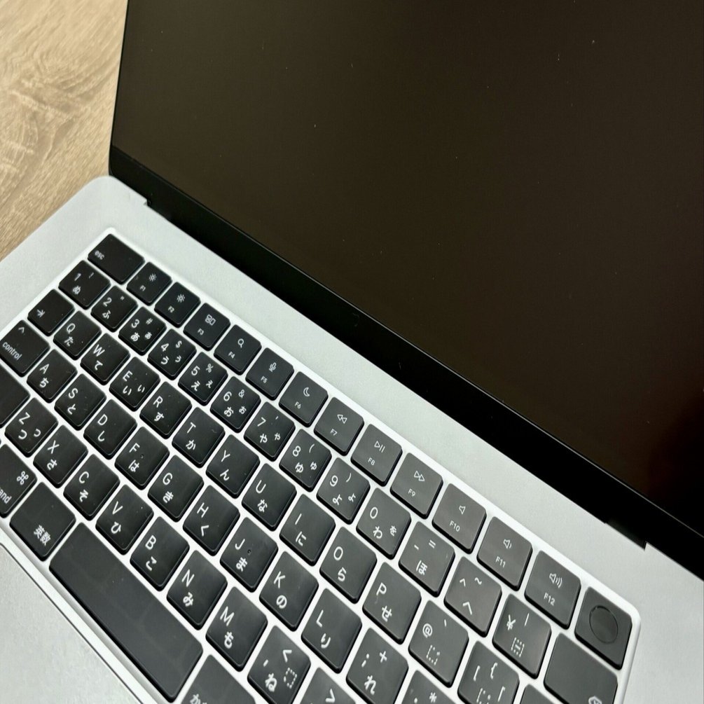 MacBookをデスクトップ化！クラムシェルモードのやり方と必要なものを