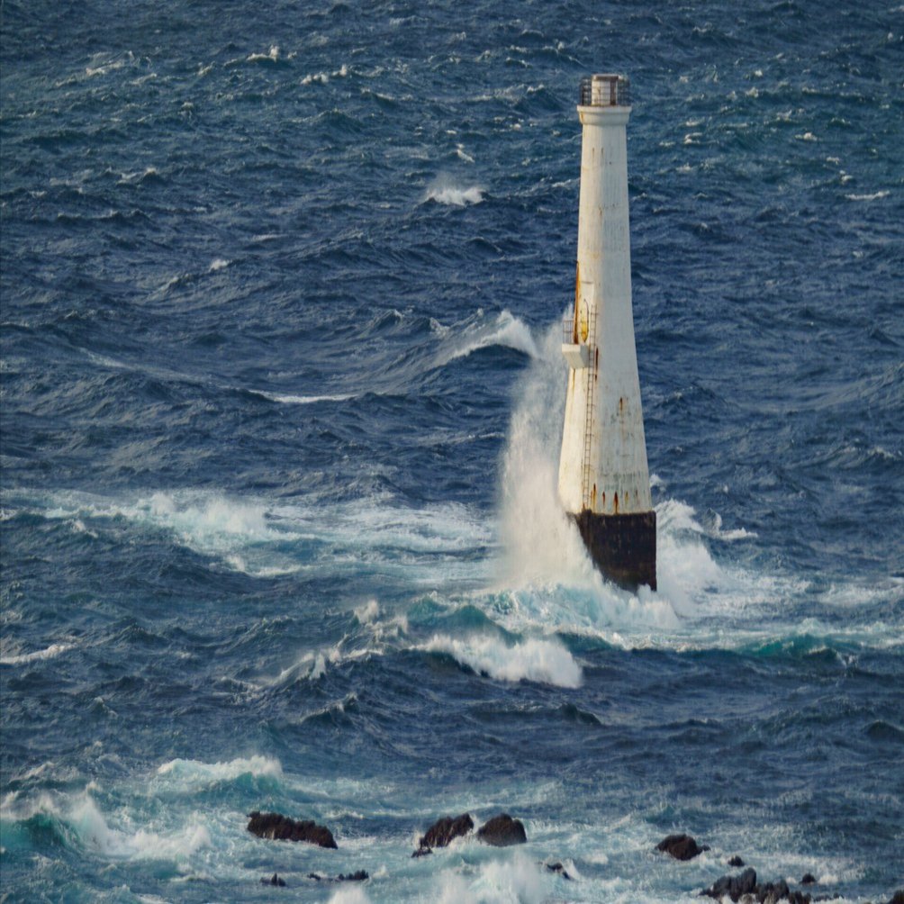豆酘埼ミョー瀬標柱（旧豆酘埼灯台）／豆酘埼灯台｜長崎県対馬市