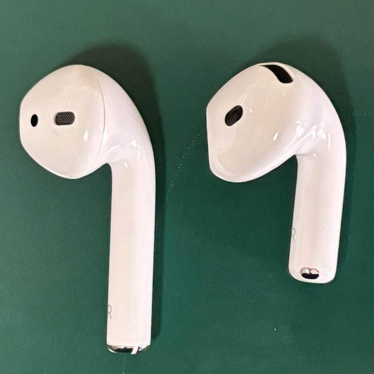 AirPods 第四世代　本体　② アップル、「AirPods 4」発表。NCモデル追加、小音量でも高音質