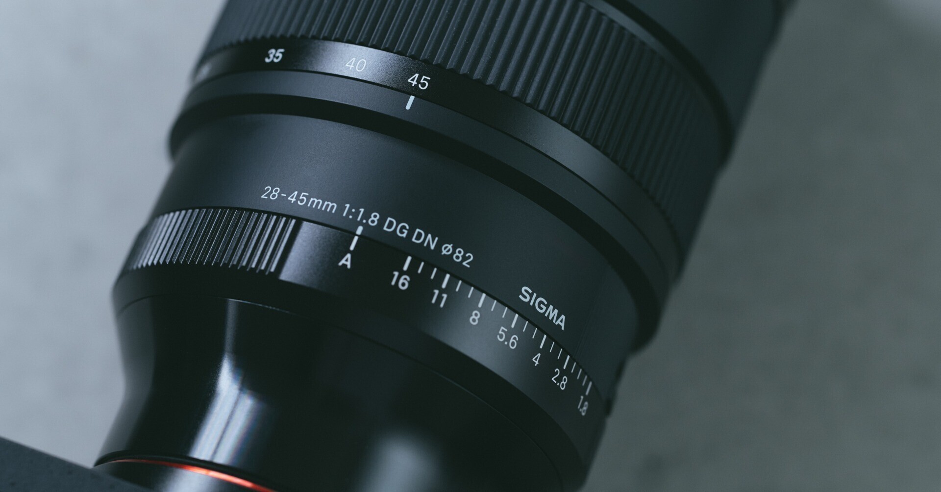 編集後記 『唯一無二。F1.8通しのフルサイズ対応標準ズームレンズ