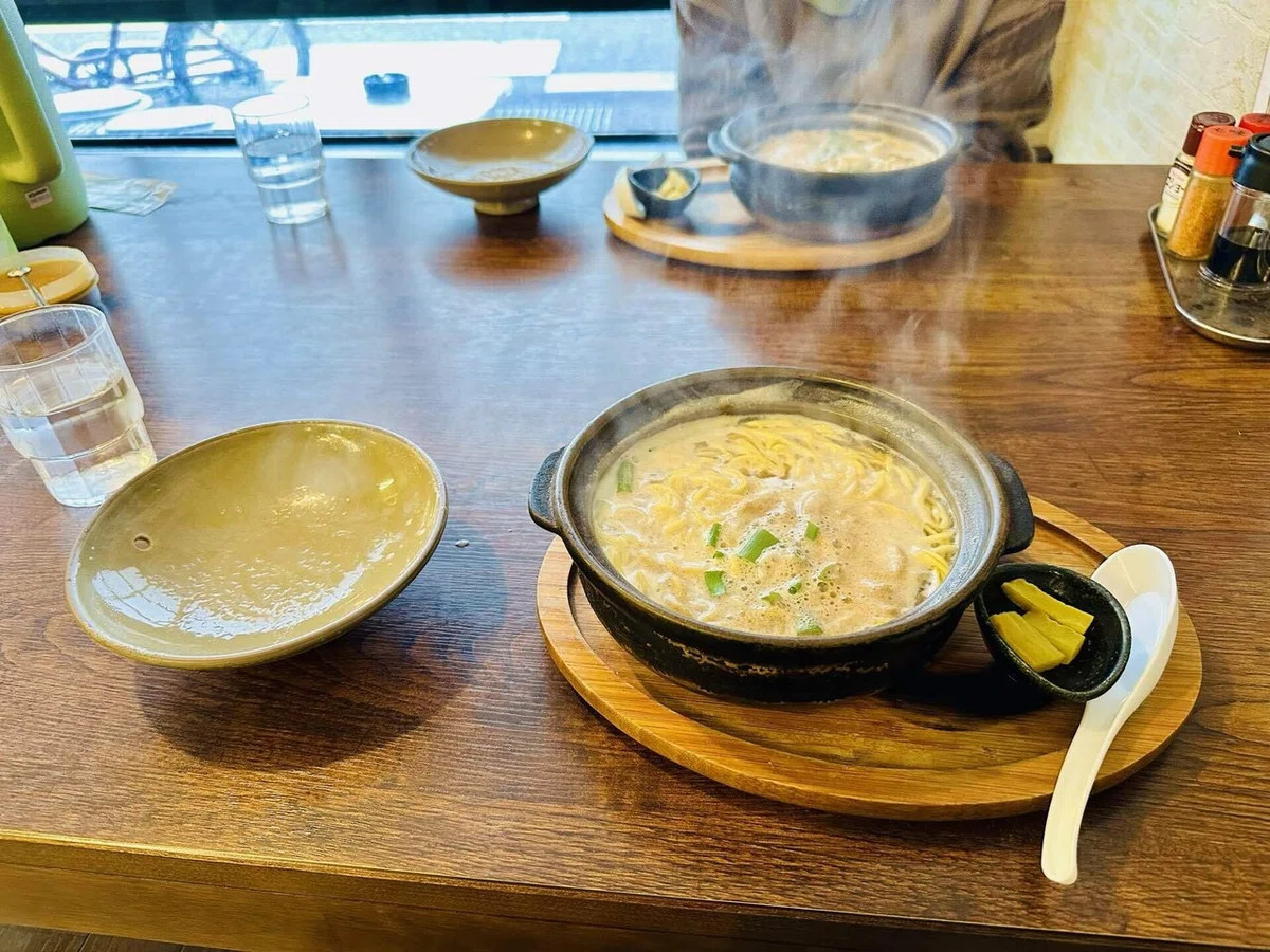 アツアツの鍋焼きラーメン