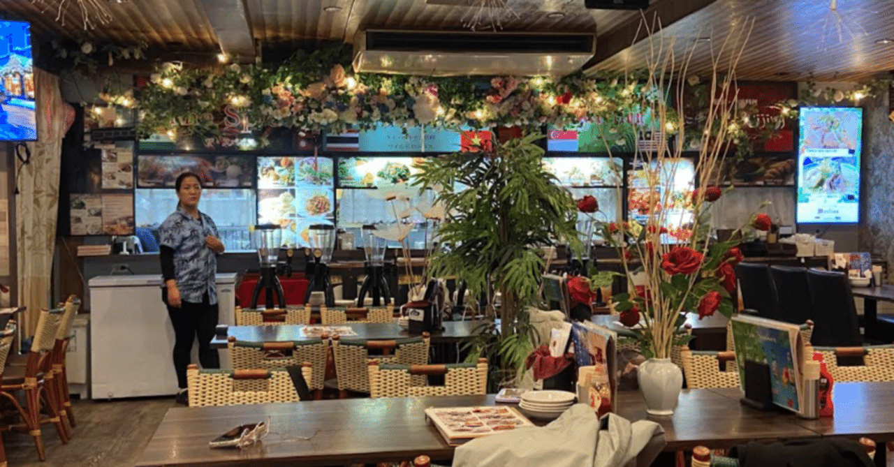 アジアが詰まった新大久保の横丁 Alley in Shin Okubo with plenty of