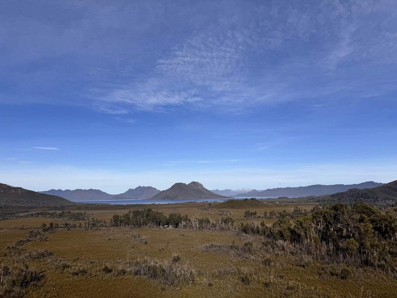 ペイ国の山 RED on X