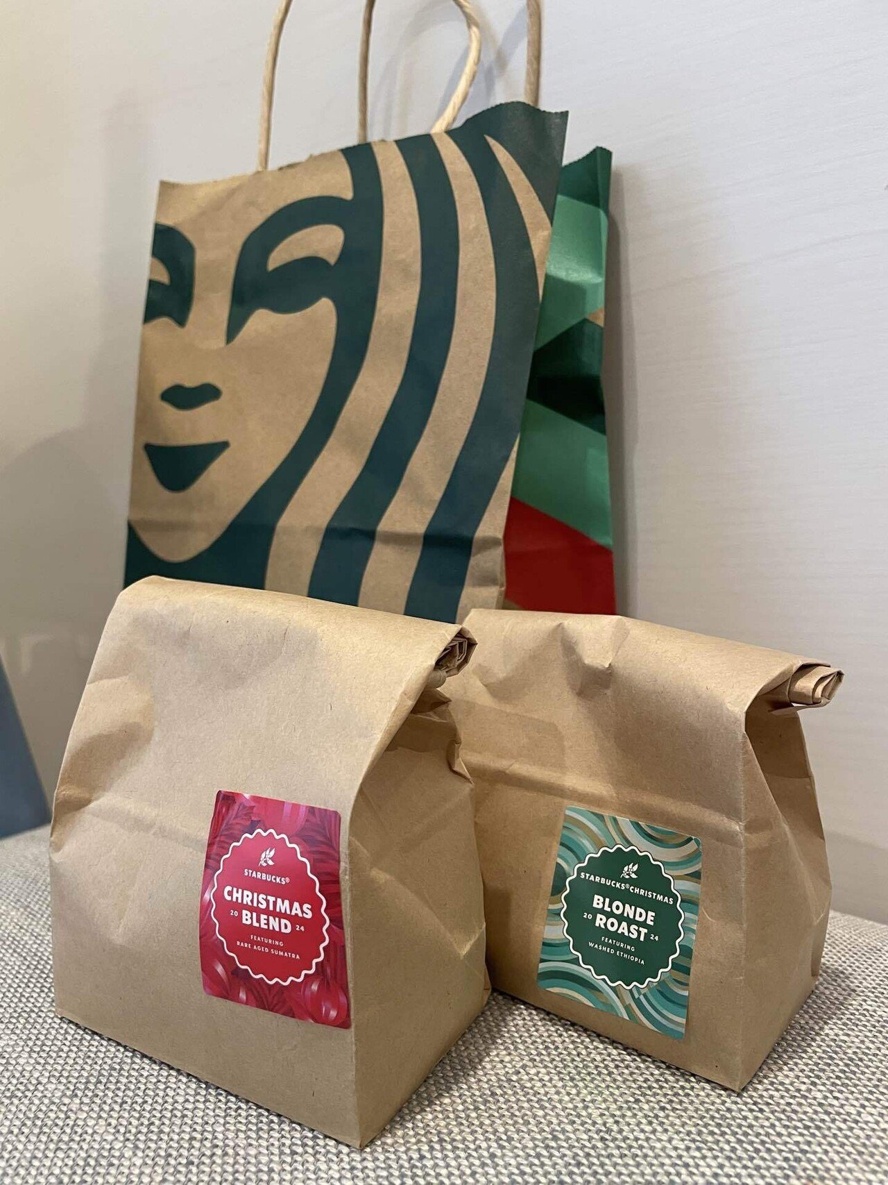 2024年版】スタバのクリスマス限定のコーヒー豆2種類を飲み比べ 2024年版】スタバのクリスマス限定のコーヒー豆2種類を飲み比べ