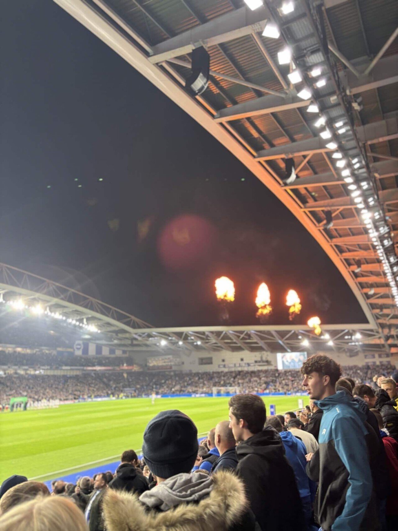 ブライトンでの三笘選手と遠藤選手のサッカー観戦記｜Kenta