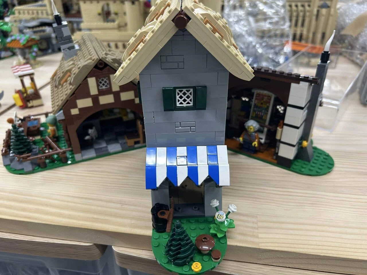 LEGO 10332 中世の街並み｜YOSHINANI, Inc.（よしなに）