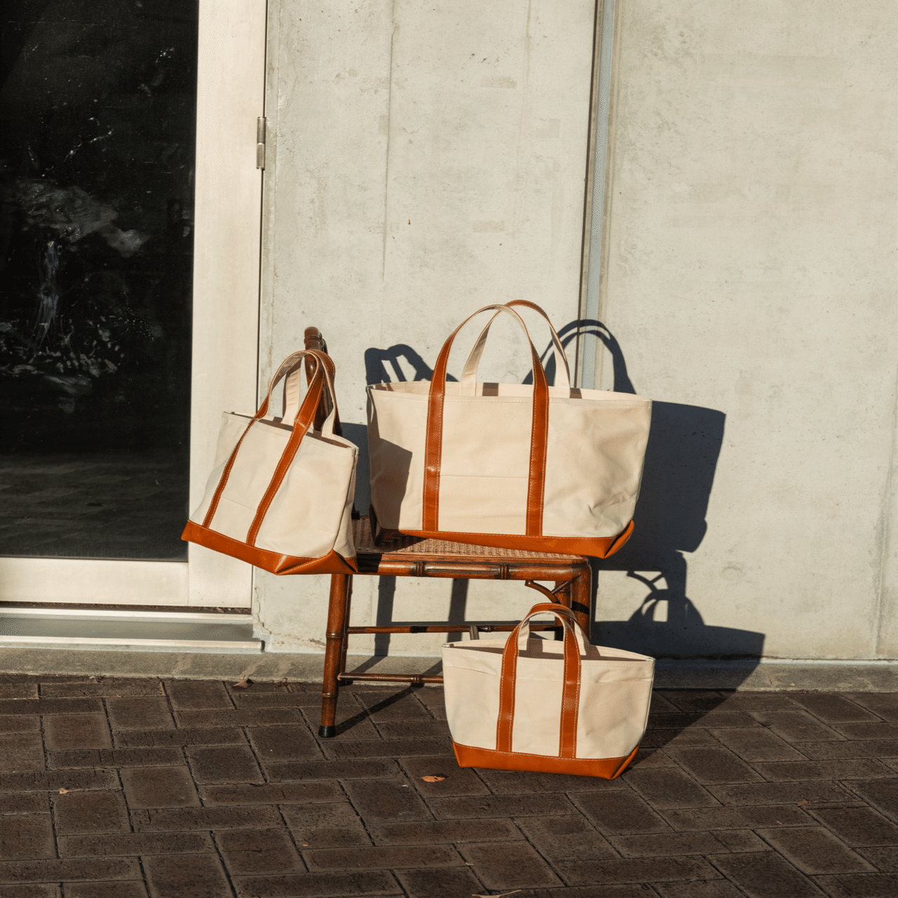 This is a(n) Base Field Tote別注 This is a(n) Base Field Tote別注 This is a(n)とのコラボレーション