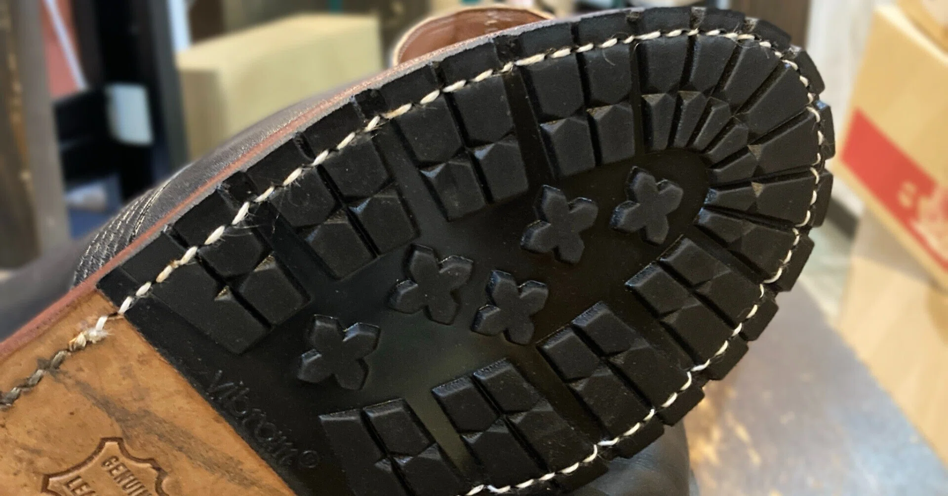 Resole/ハーフソール交換】Red Wing#9024 Beckman Chukka｜CREA Repair