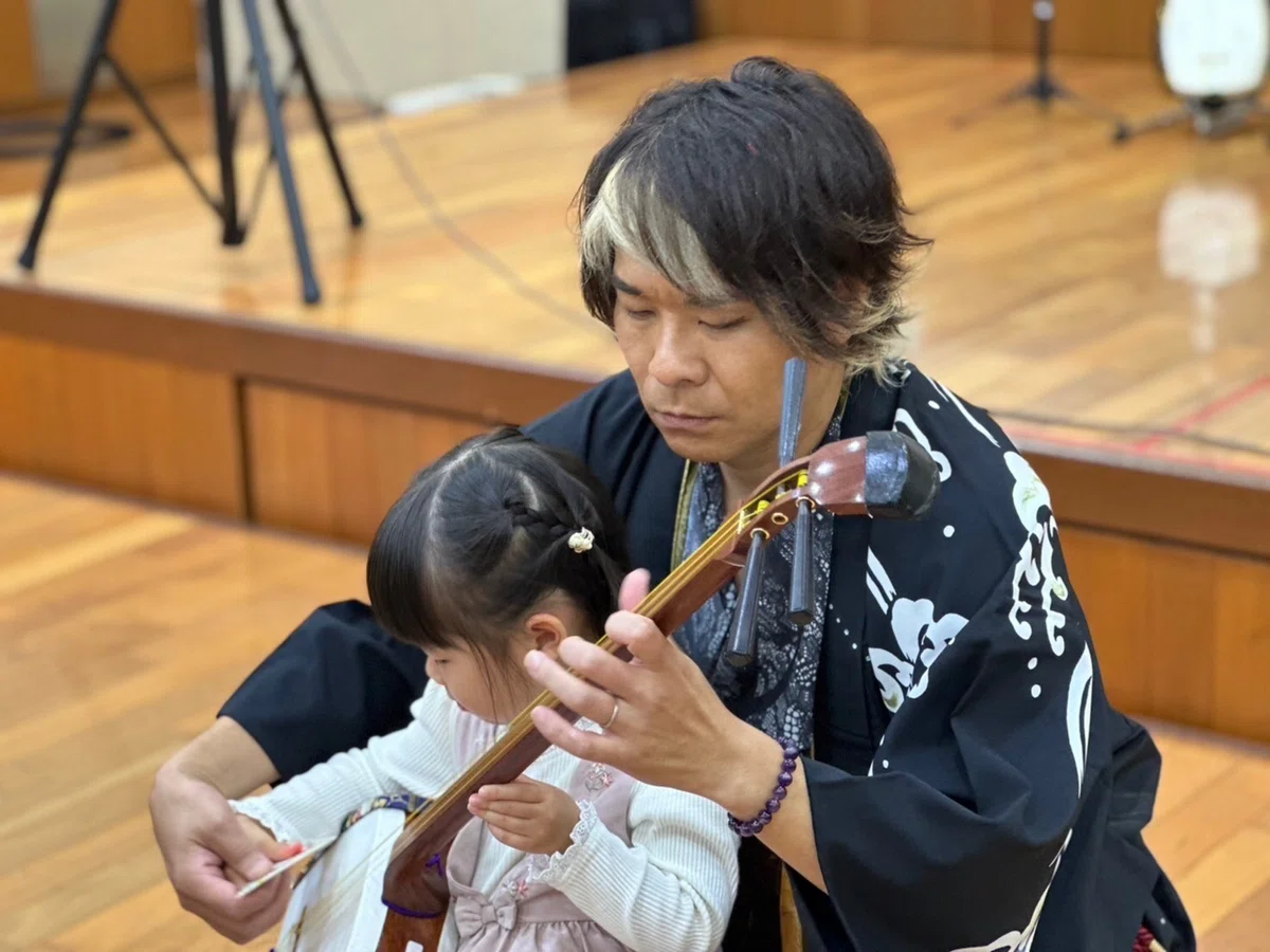 幼児に響け！和楽器三味線♪｜KUNIAKI（三味線のくにちゃん）