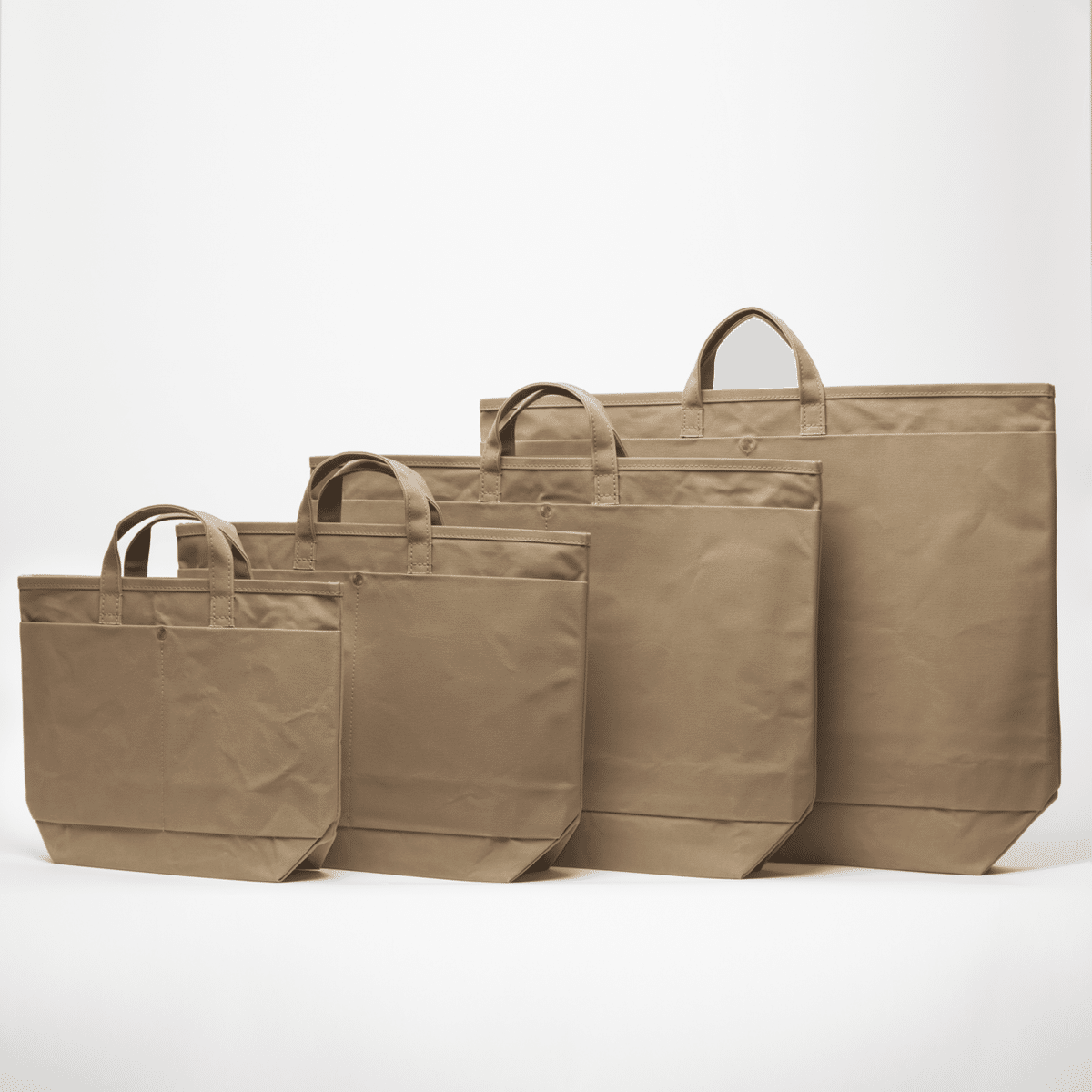 This is a(n) Base Field Tote MusterWerk