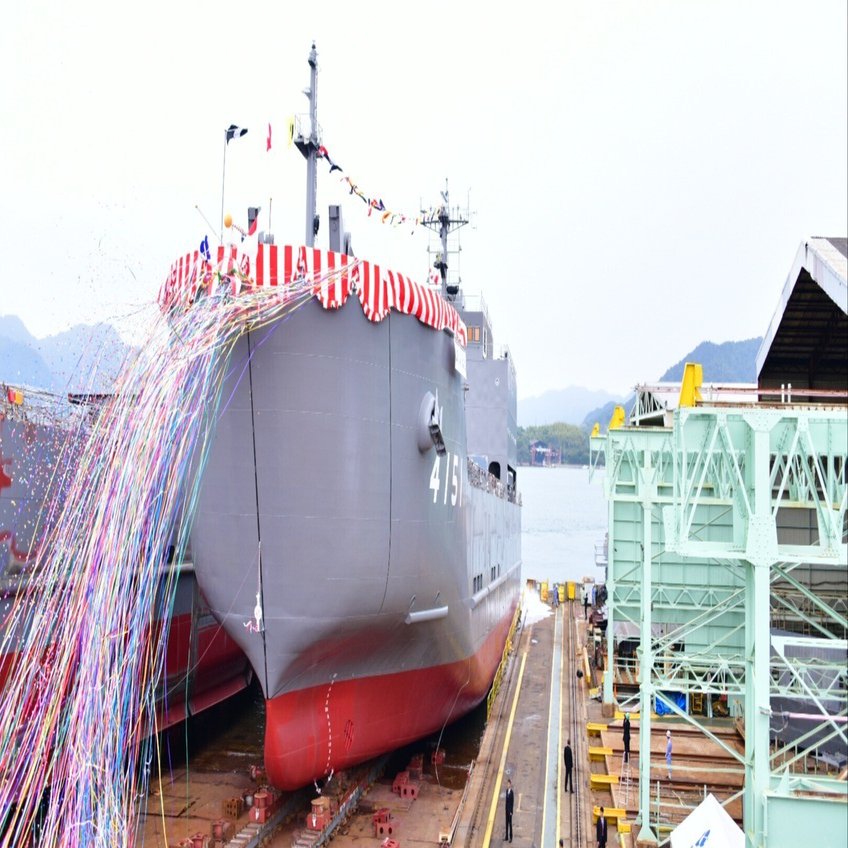 初の陸上自衛隊輸送艦にほんばれ進水記念 離島に車両や装備品の輸送も可能 自衛隊海上輸送群に配備の輸送艦