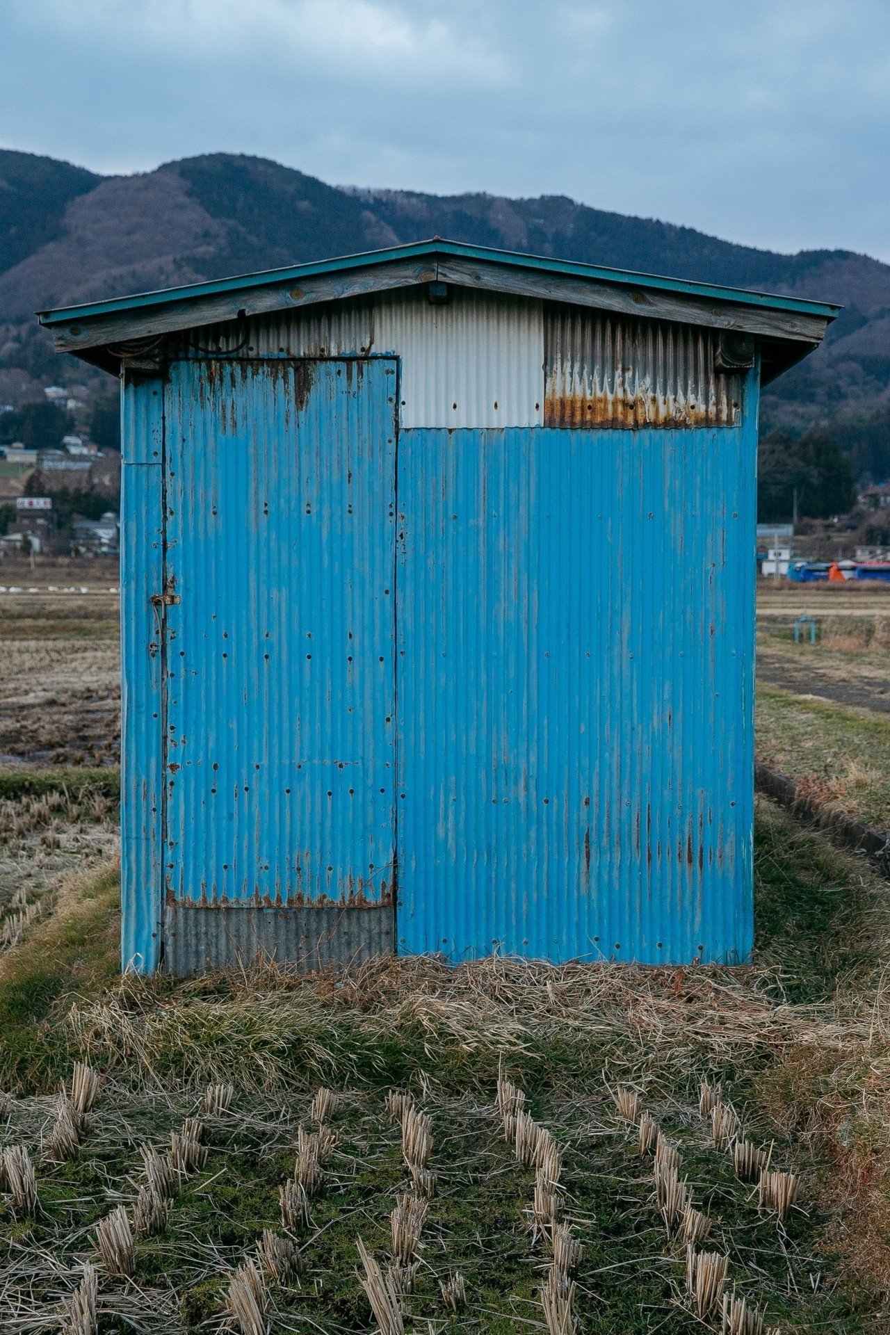 小屋に出会う2「小屋とトタン」｜遠藤 宏 / Photographer