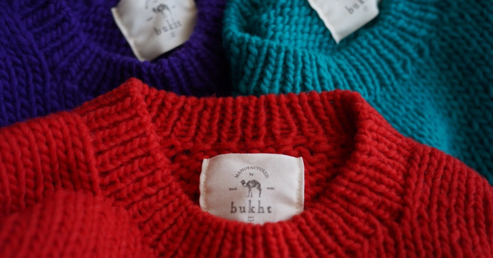 冬は色物で攻めたいですよね〜【bukht】Peruvian Hand-knit Sweater 