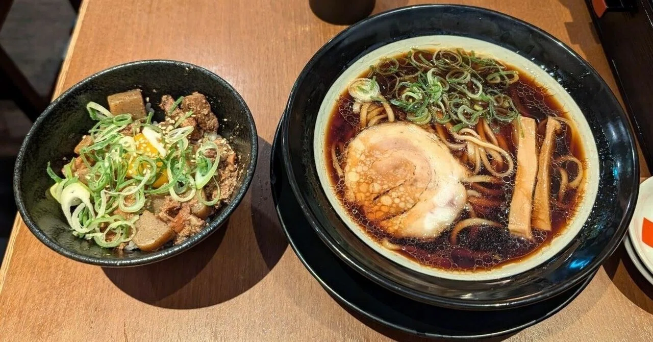 なにわ最強醤油ラーメン【金久右衛門】人気No.1「大阪ブラック」と