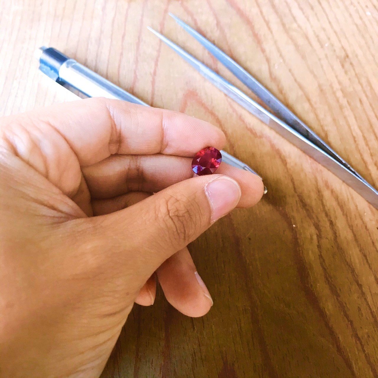 モゴック産ルビーを求めて、銃声鳴り響くタイ・ミャンマーの国境へ